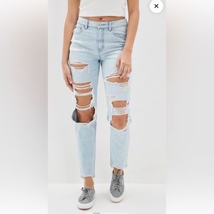 American Eagle Strigid Ripped Mom Jean Size 2 Regular
